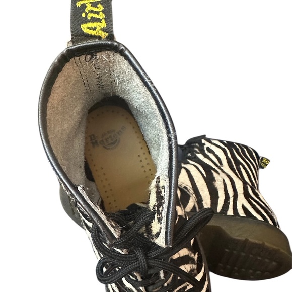 Dr. Martens Zebra Print Pony Hair Leather Boots #3 Rare - size 9 US or 7 UK - Picture 7 of 9
